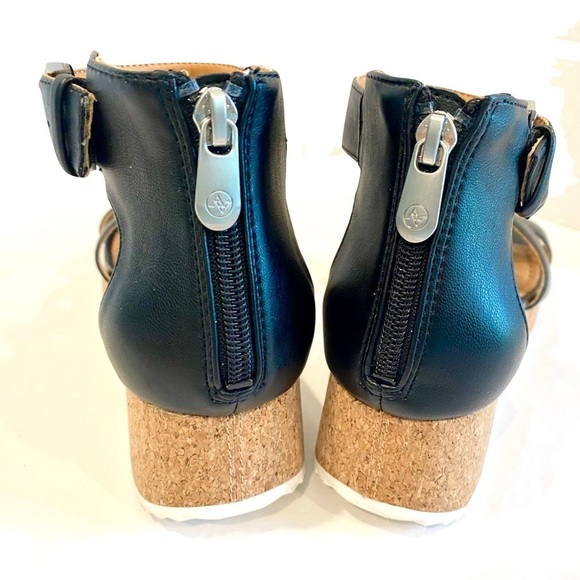 LIKE NEW — Adrienne Vittadini Cortz Wedge Platform Sandals T-strap Ankle Sz 7.5 - Picture 5 of 13